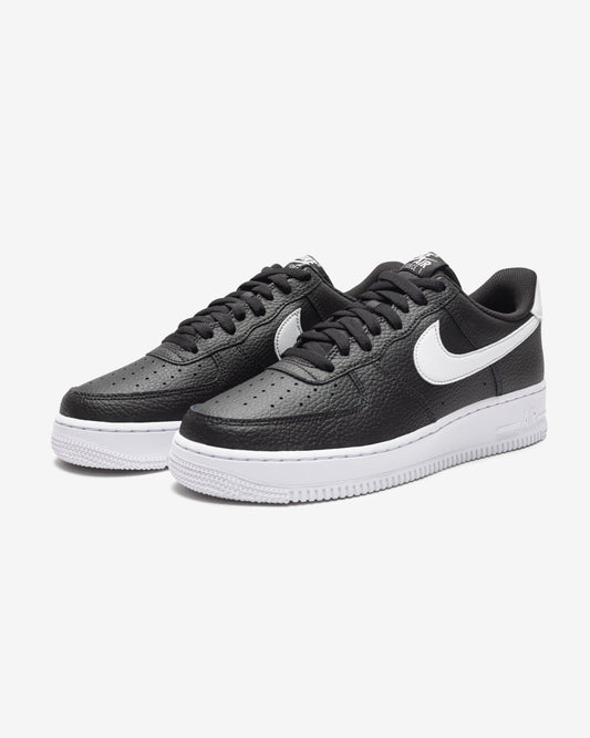 NIKE AIR FORCE 1 '07 - BLACK/ WHITE