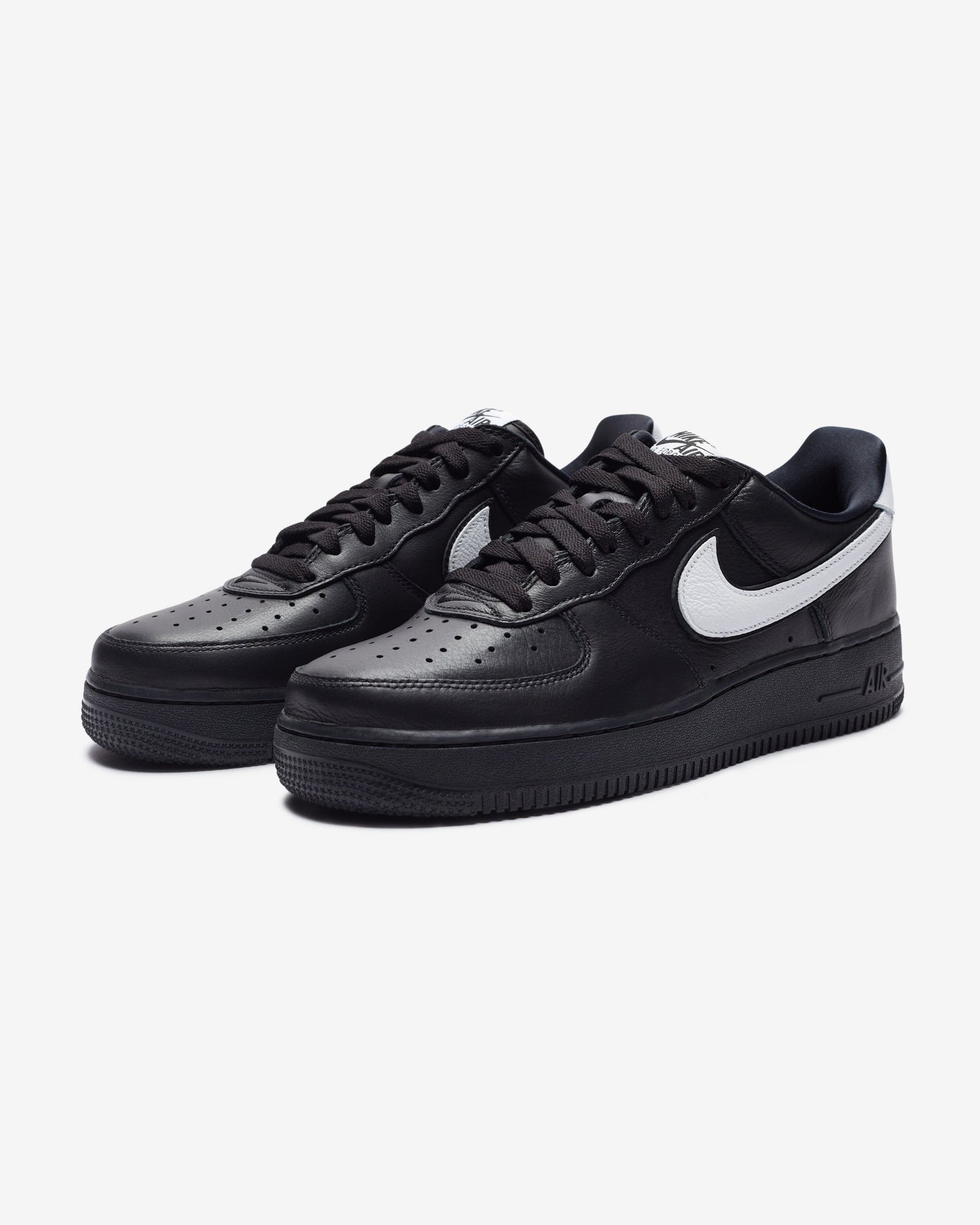 NIKE AIR FORCE 1 LOW RETRO - BLACK/ WHITE