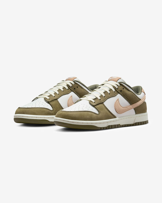 NIKE DUNK LOW RETRO PRM - MEDIUMOLIVE/ HEMP/ SUMMITWHITE