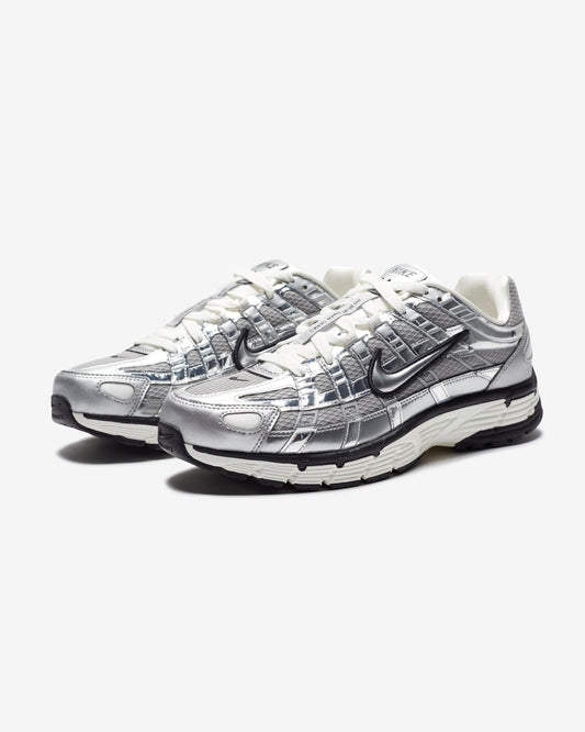 NIKE P-6000 - METALLICSILVER/ SAIL