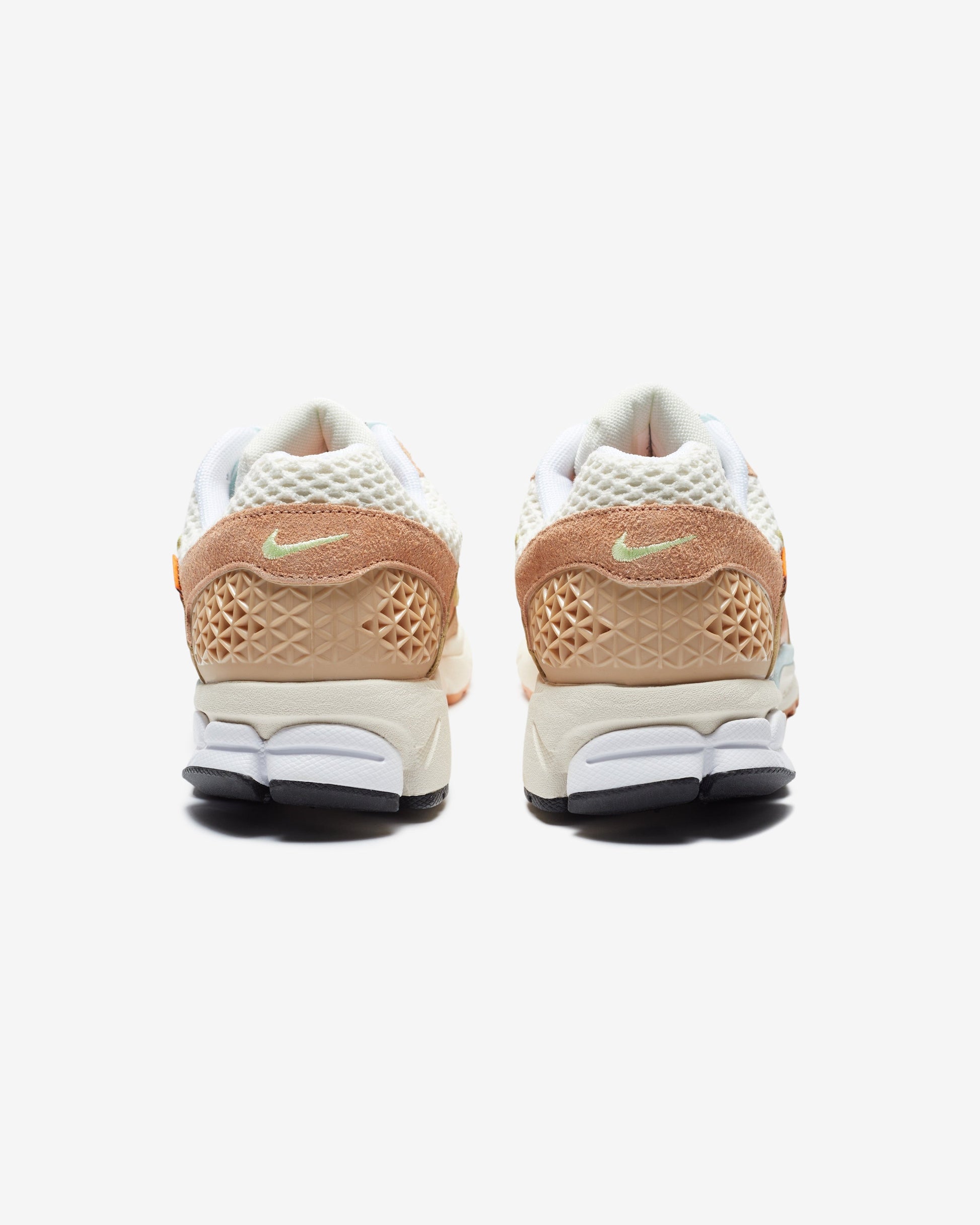 NIKE ZOOM VOMERO 5 - PALEIVORY/ CITRONTINT/ PALEIVORY/ HEMP