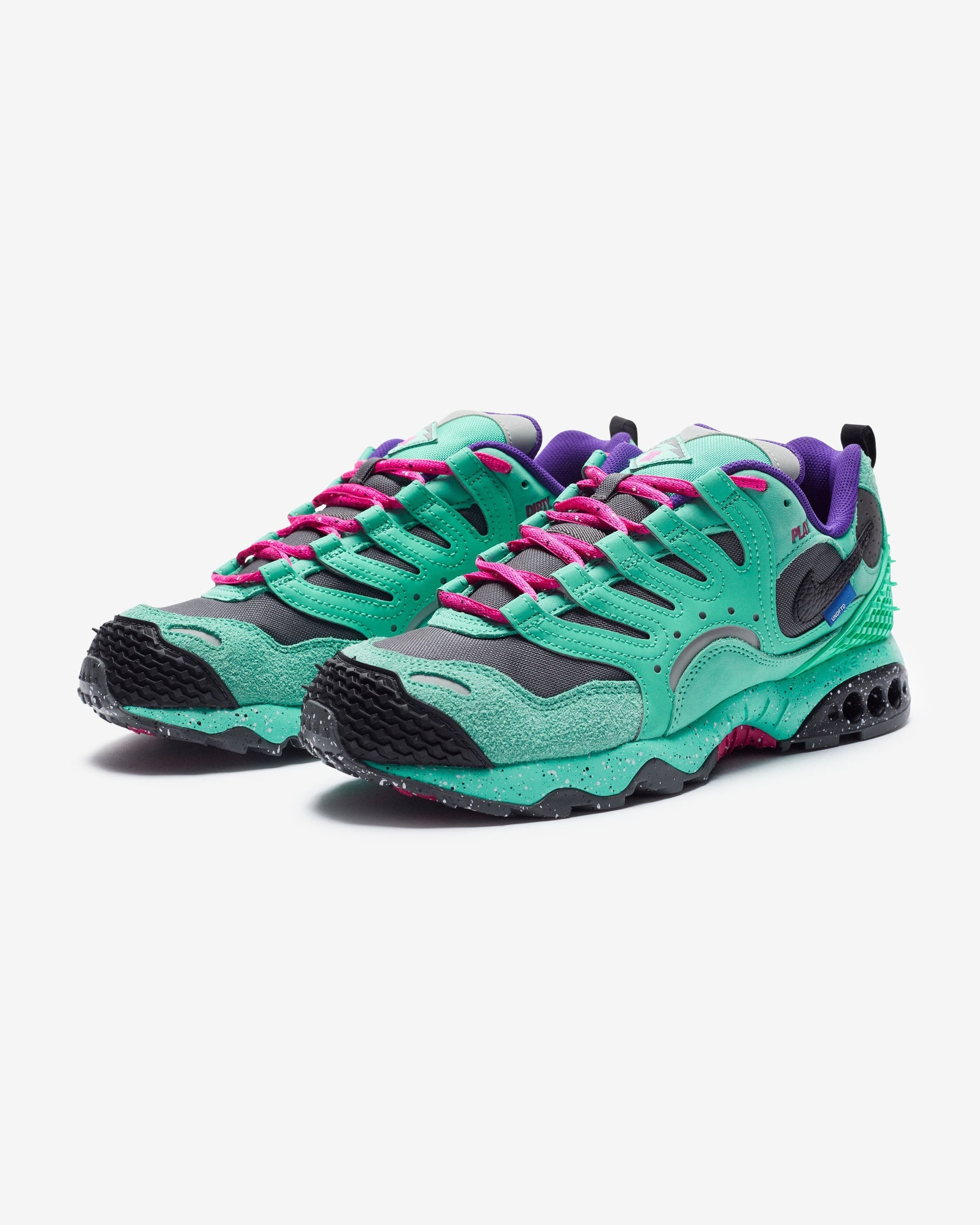 UNDEFEATED X NIKE  AIR TERRA HUMARA - LIGHTMENTA/ BLACK