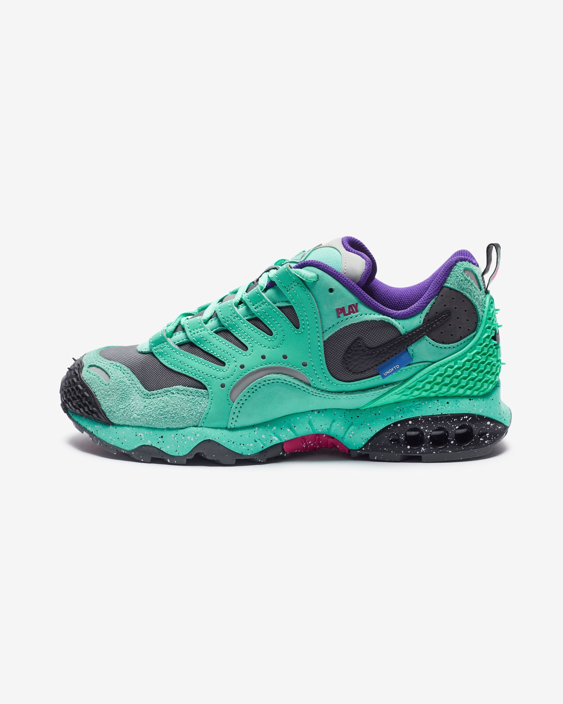 UNDEFEATED X NIKE  AIR TERRA HUMARA - LIGHTMENTA/ BLACK