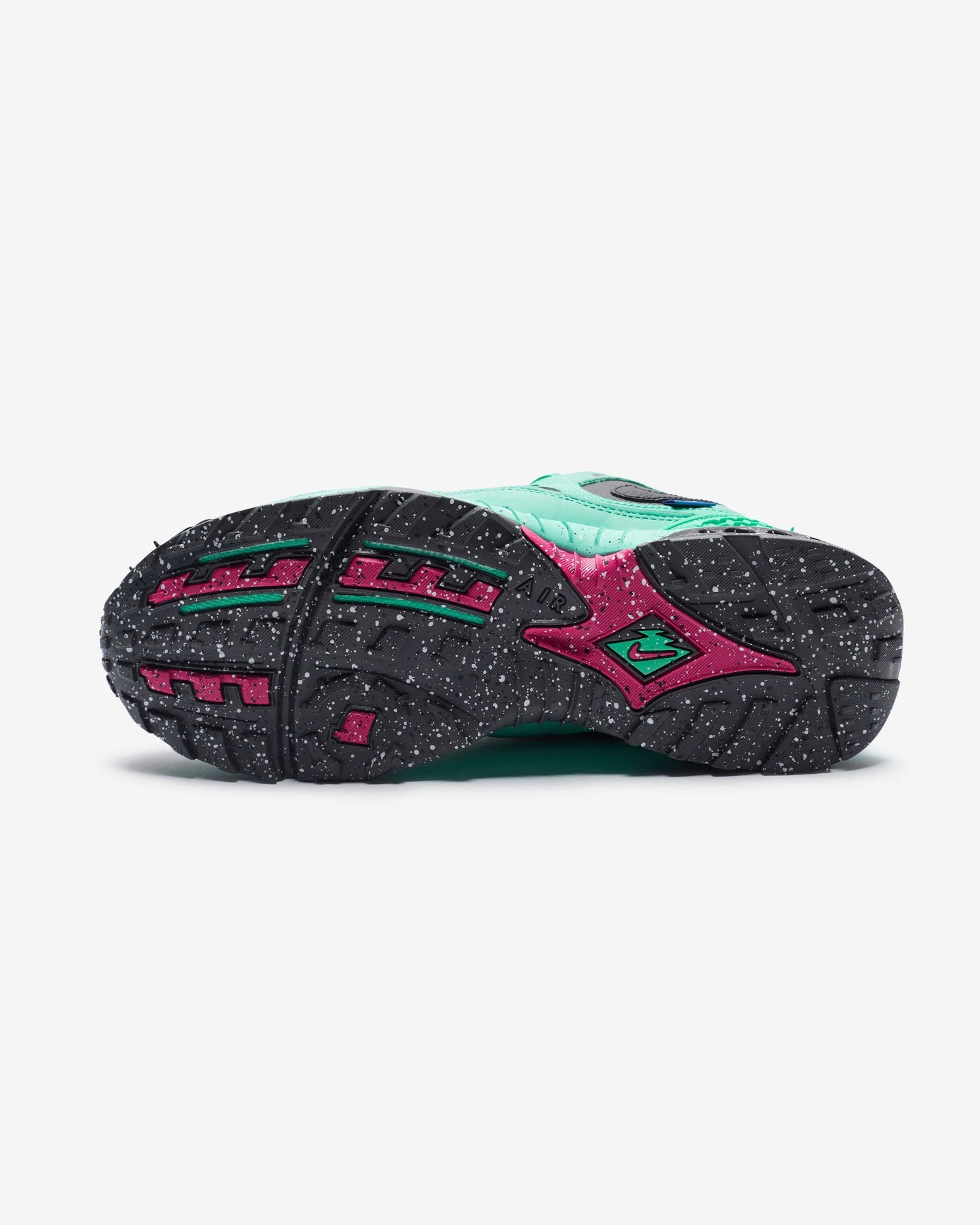 UNDEFEATED X NIKE  AIR TERRA HUMARA - LIGHTMENTA/ BLACK