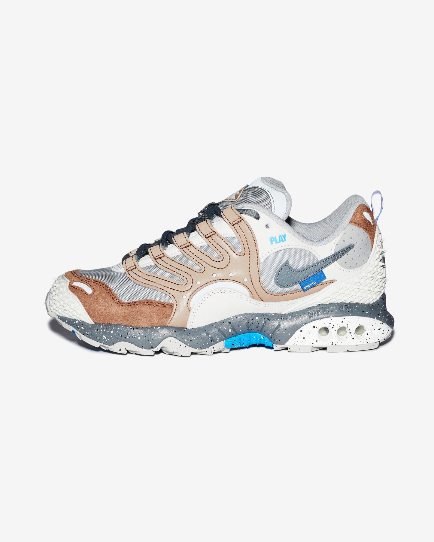 UNDEFEATED X NIKE AIR TERRA HUMARA - ARCHAEOBROWN