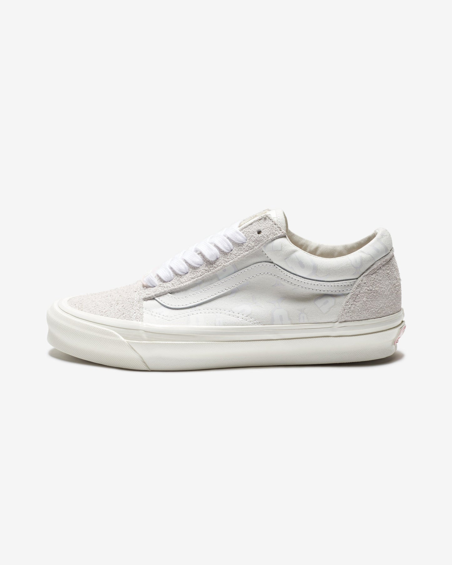 UNDEFEATED X VANS OG OLD SKOOL LX - WHITE