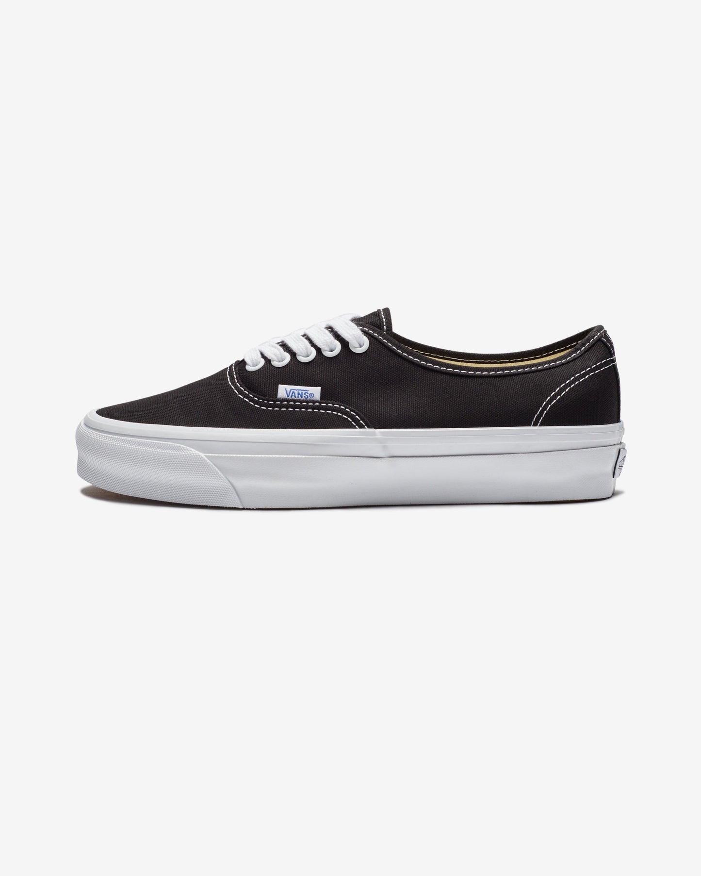 VANS PREMIUM AUTHENTIC 44 - BLACK/ WHITE