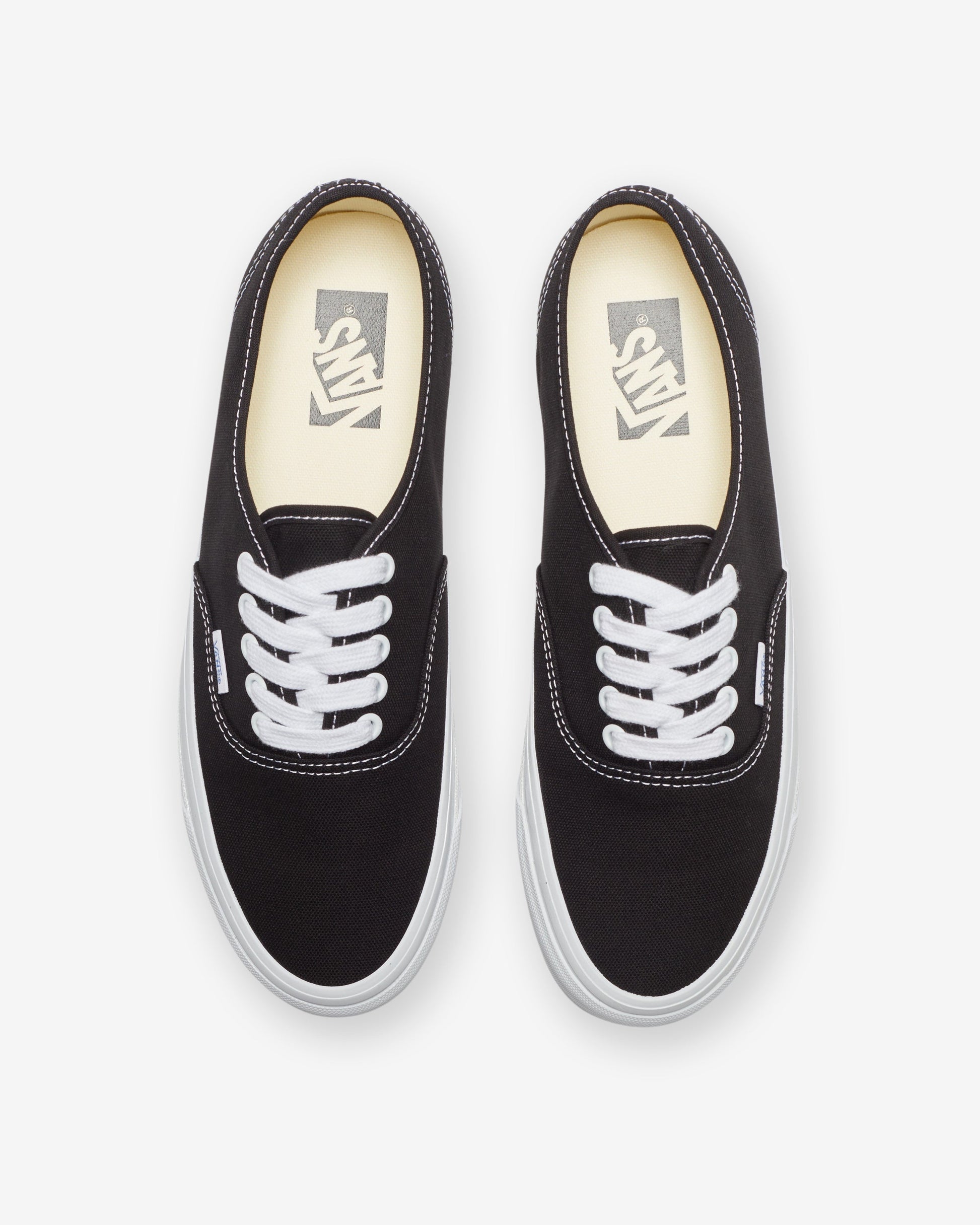 VANS PREMIUM AUTHENTIC 44 - BLACK/ WHITE